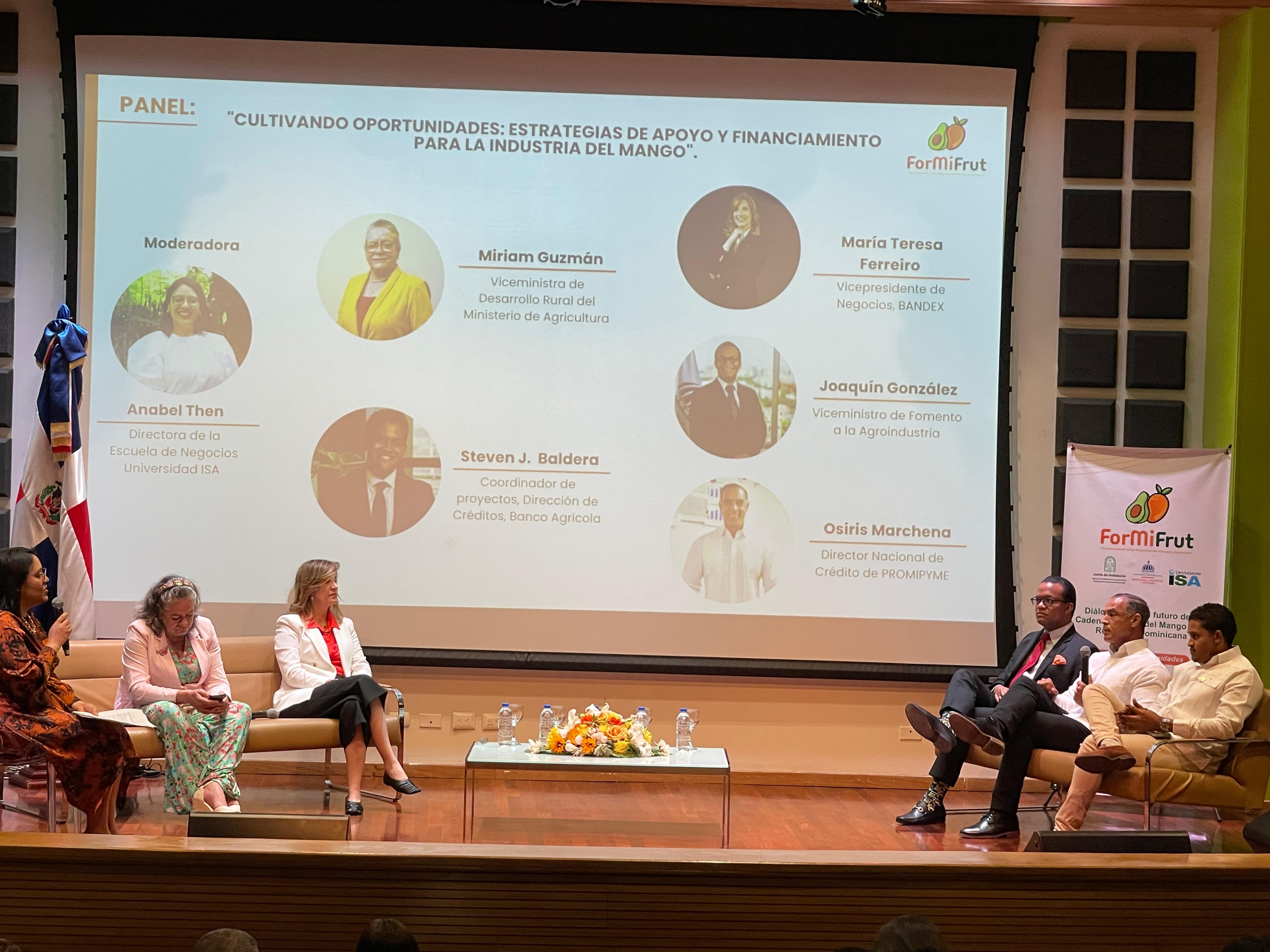 Subdirector de Crédito Promipyme participa en diálogo sobre futuro del mango